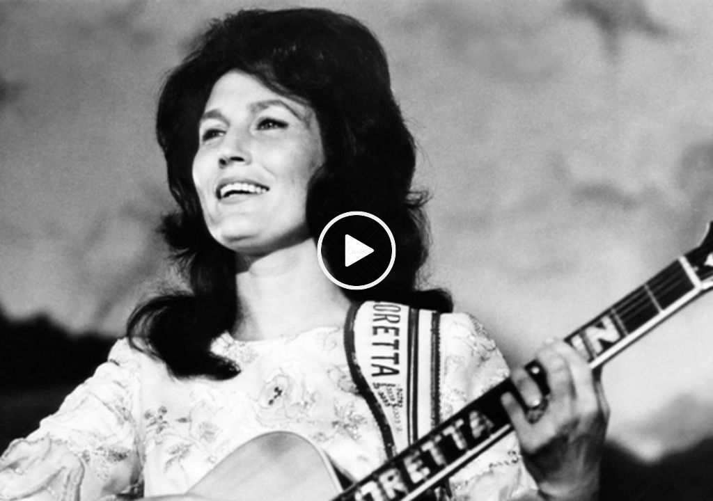 Loretta Lynn – I’m A Honkey Tonk Girl