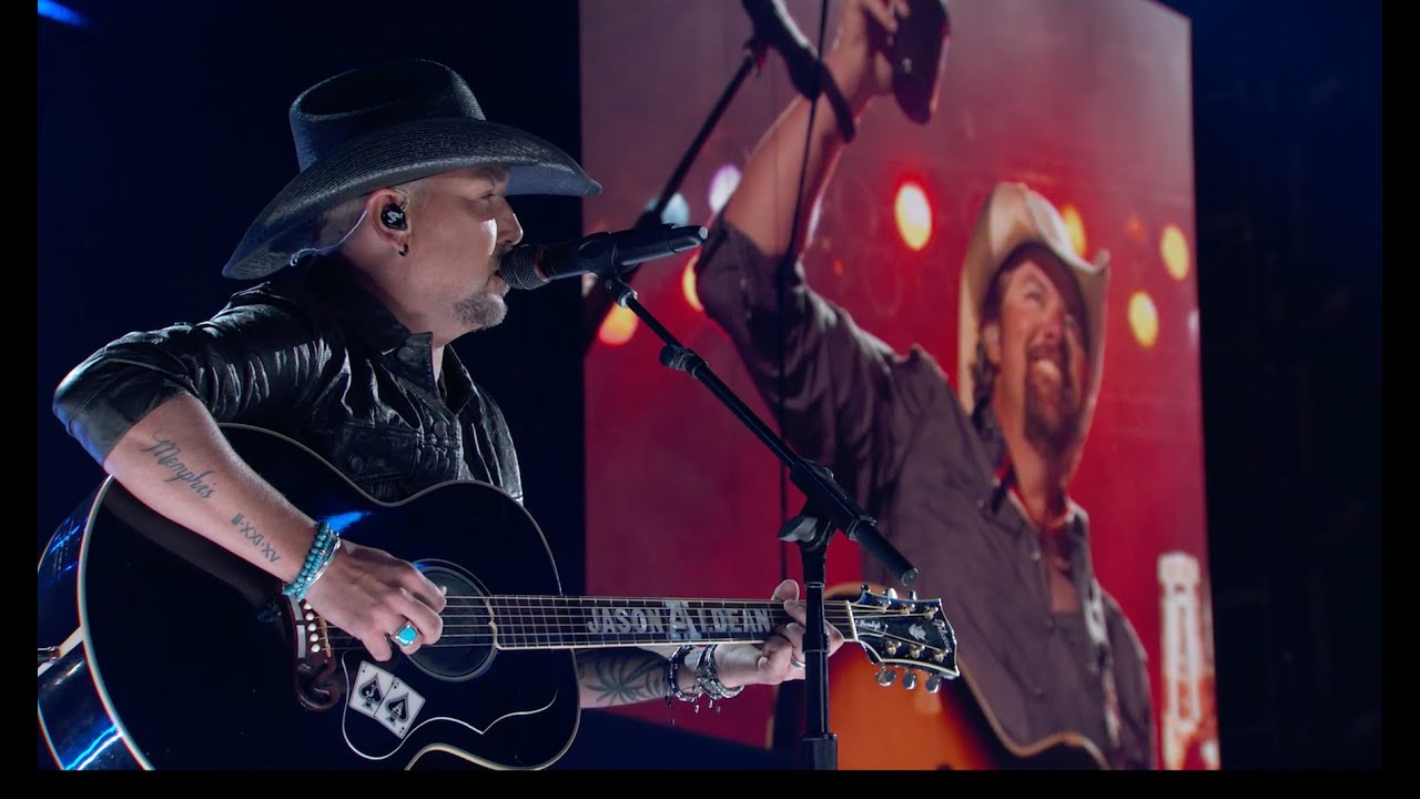 Jason Aldean – “Should’ve Been A Cowboy” Toby Keith Tribute