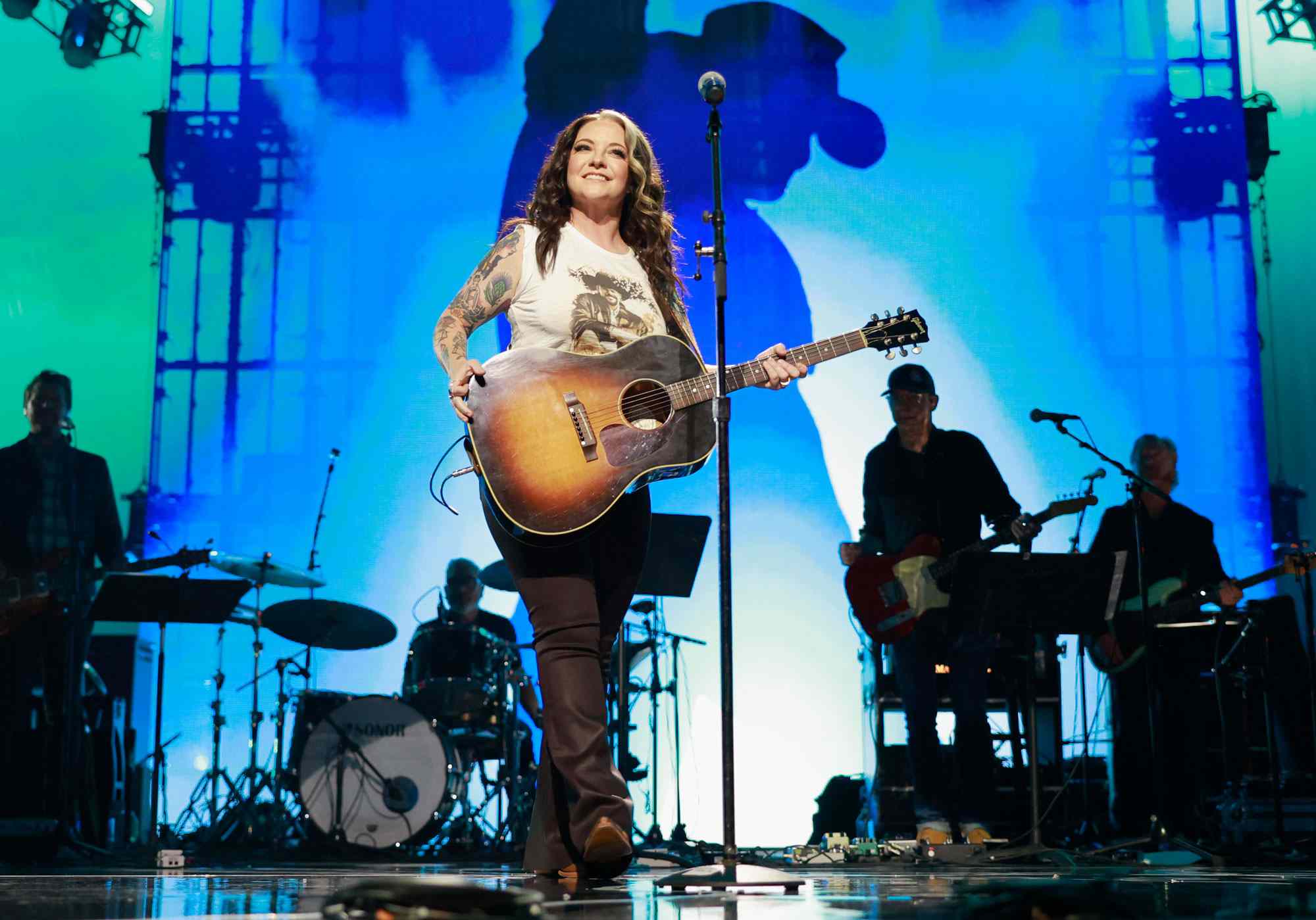 Ashley McBryde Performs “Wish I Didn’t Know Now” By Toby Keith (Tribute)