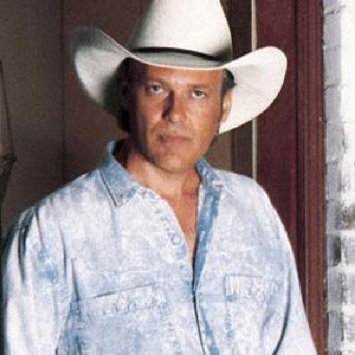 Ricky Van Shelton performs “Sheltered In The Arms of God” in tribute to Gospel Legend Dottie Rambo