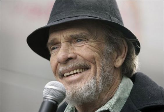 Merle Haggard – I’ll Look Over You